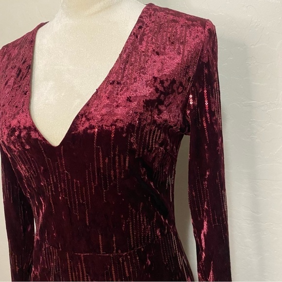 Charlotte Russe Maroon Sequined Velvet Long Sleeve Sparkly Mini Dress Size M - Picture 3 of 10